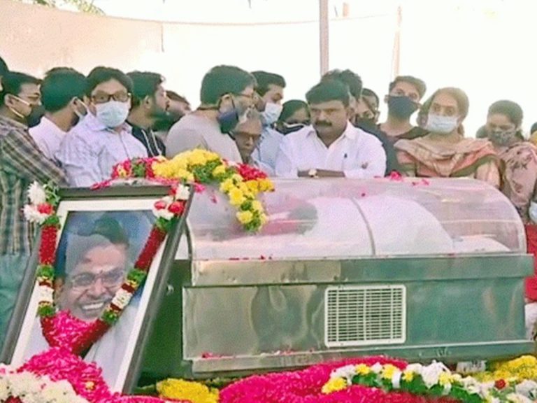 సిరివెన్నెలకు నివాళులర్పించిన ఏపీ, తెలంగాణ మంత్రులు