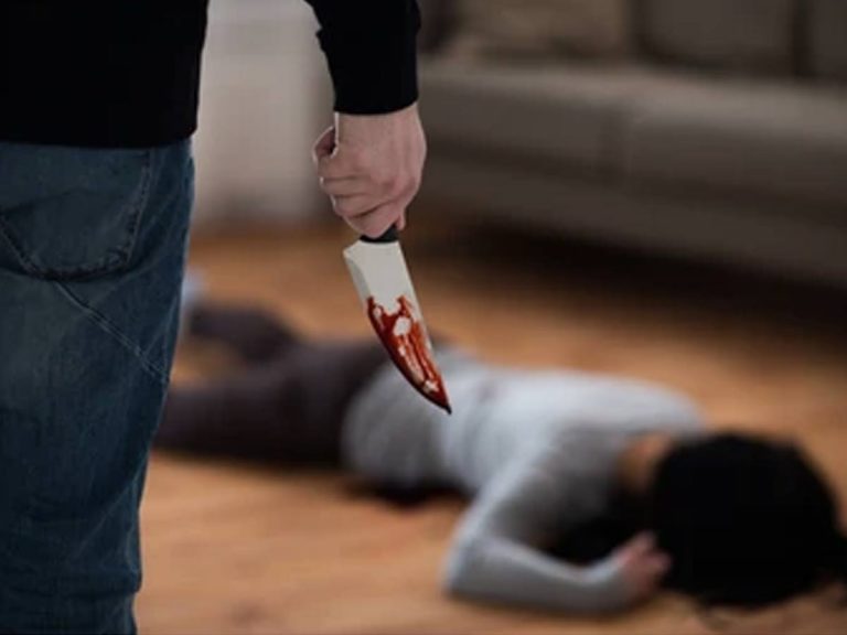 గంజాయి మత్తు..  అర్ధరాత్రి నిద్రపోతున్న భార్య తల నరికి ఏం చేశాడంటే ..?