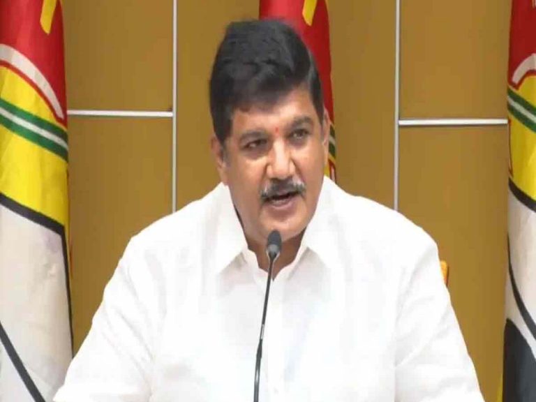 సీఎం జగన్ అమూల్‌కి బ్రాండ్‌ అంబాసిడర్‌గా వ్యవహరిస్తున్నారు: దూళిపాళ్ల నరేంద్ర