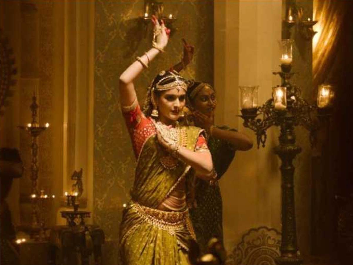 పవన్‌తో నిధి అగర్వాల్‌ ఆ వార్తలు అవాస్తవం