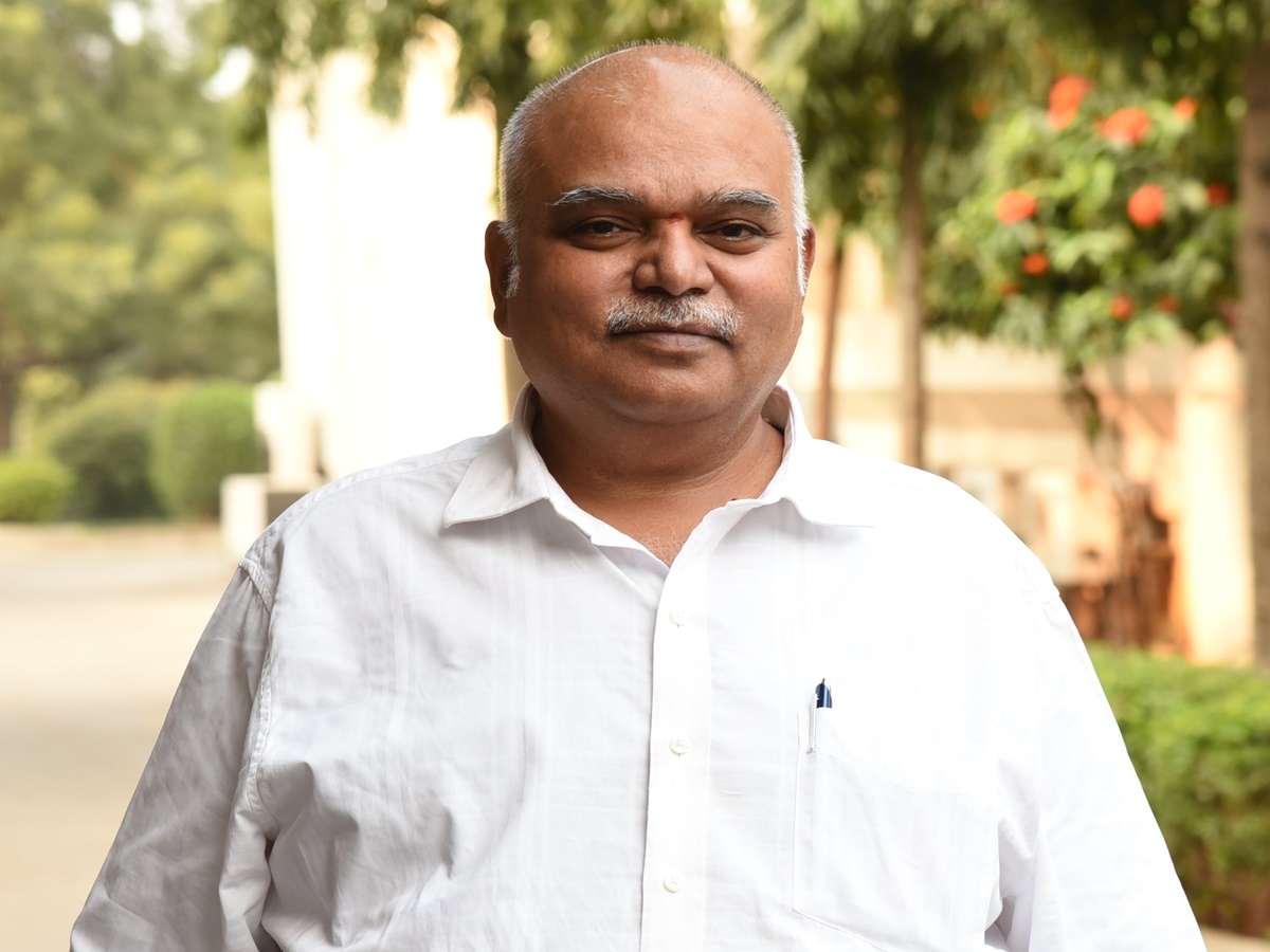 మంత్రుల వ్యాఖ్యలు బాధించాయి: నిర్మాత ఎన్వీ ప్రసాద్