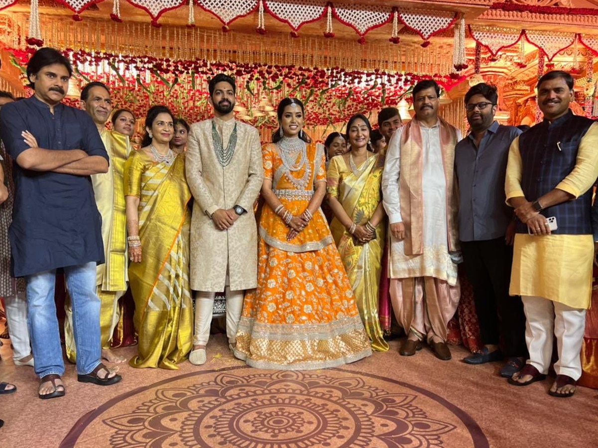 వైభవంగా ఉపరాష్ట్రపతి మనవరాలి వివాహం.. హాజరైన కేసీఆర్, చంద్రబాబు, పవన్