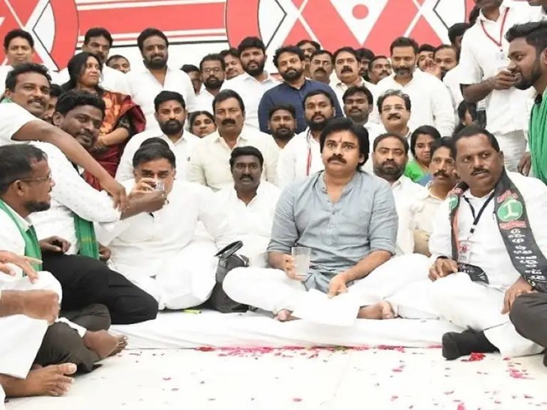 చేతకాని వైసీపీ ఎంపీలు చట్టసభల్లో దేనికి?: పవన్ కళ్యాణ్