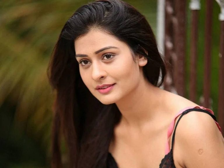 మురిపిస్తోన్న అందాల పాయల్ రాజ్ పుత్!