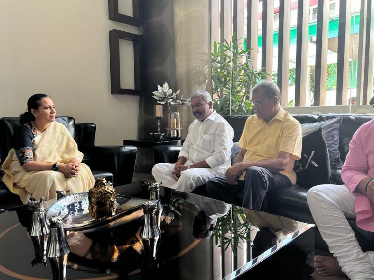 పునీత్ రాజ్ కుమార్ కుటుంబాన్ని పరామర్శించిన పెద్దిరెడ్డి !