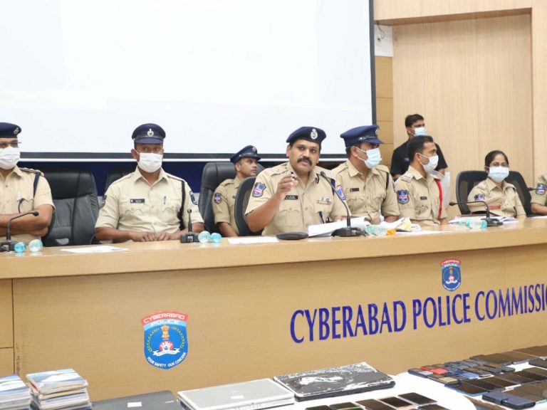 నిరుద్యోగ యువతతో ఫ్రాడ్ చేయిస్తున్న సైబర్​ నేరగాళ్లు…