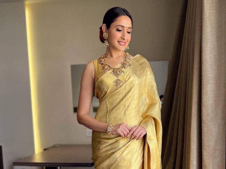 బంగారు బొమ్మను తలపిస్తున్న బాలయ్య బ్యూటీ