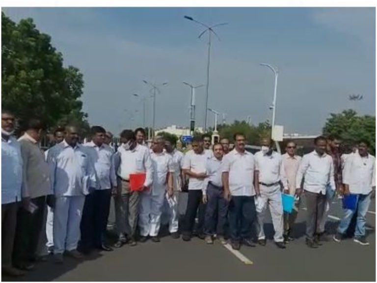 పీఆర్సీ పీటముడి…55శాతం కావాలి…అబ్బే 30శాతమే!