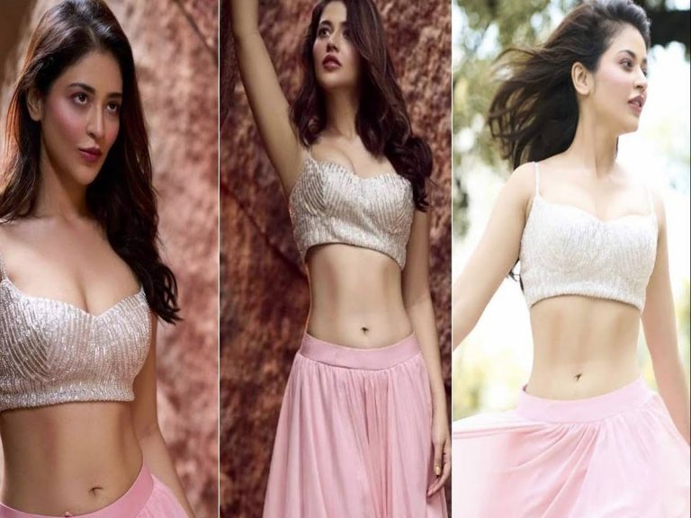 అందాల ఆరబోతకు సిద్ధమంటున్న తెలుగమ్మాయి..