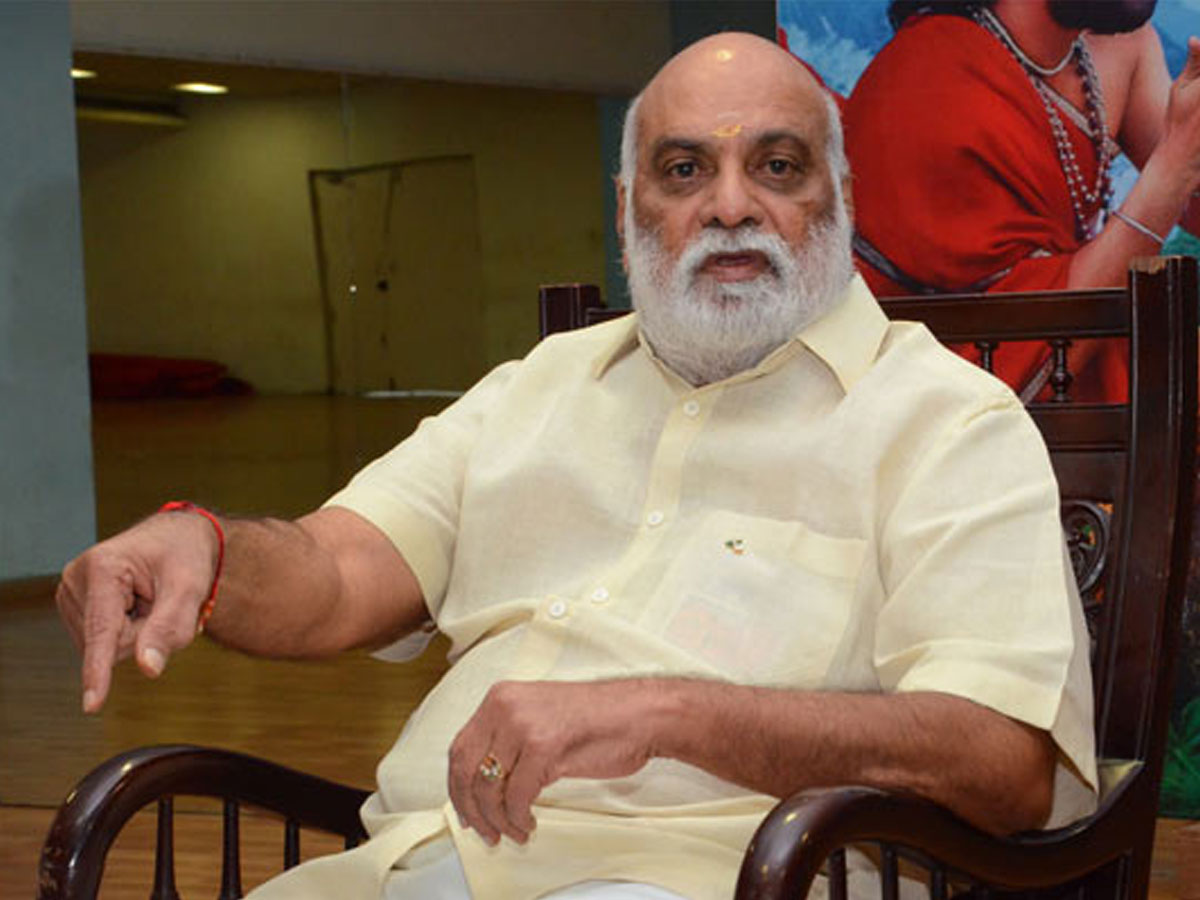 టిక్కెట్ రేట్లు, షోస్ పై స్పందించిన దర్శకేంద్రుడు!