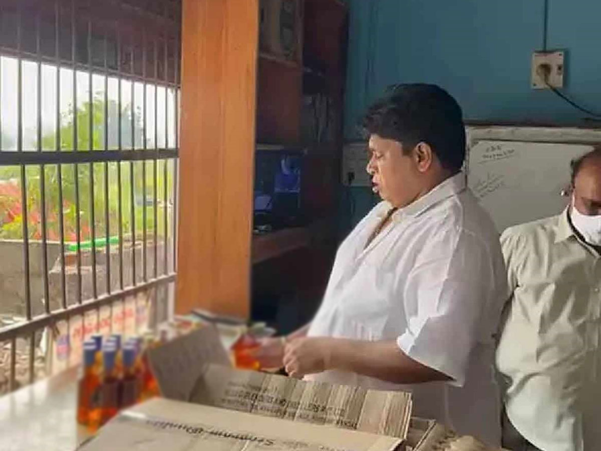 హాస్యనటుడు రఘు కారుమంచి మద్యం వ్యాపారం..