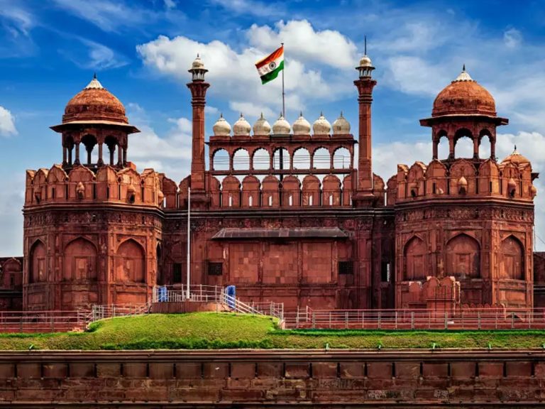 ఢిల్లీ హైకోర్టులో ఆసక్తికర పిటిషన్… ఎర్రకోట నాదే అంటూ వచ్చిన మహిళ