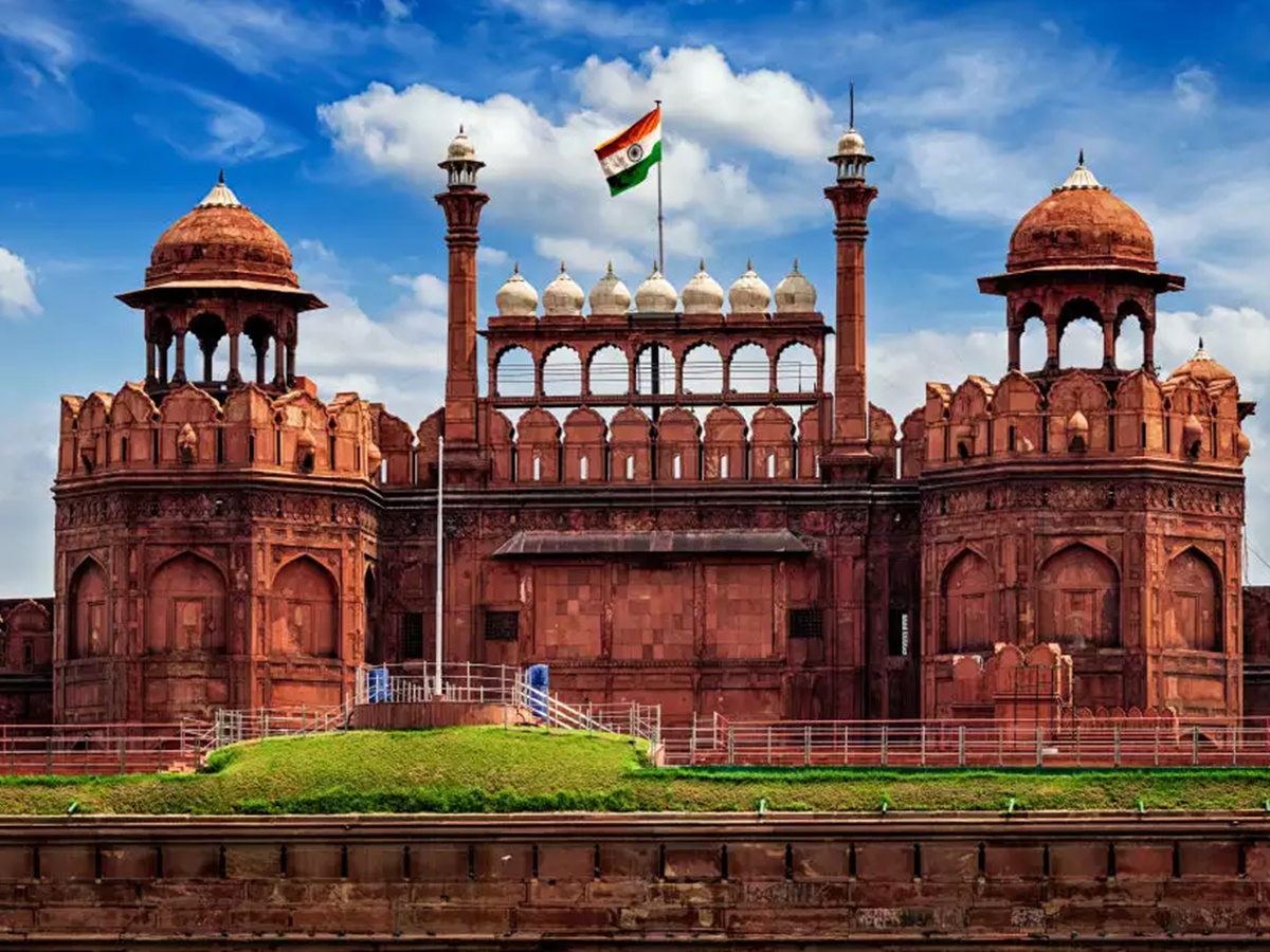 ఢిల్లీ హైకోర్టులో ఆసక్తికర పిటిషన్… ఎర్రకోట నాదే అంటూ వచ్చిన మహిళ