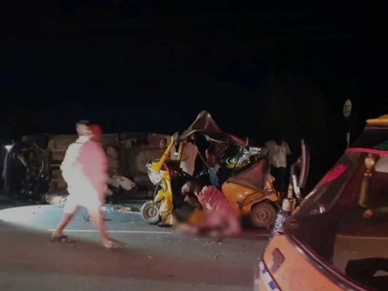 మహబూబ్‌నగర్ జిల్లాలో రోడ్డుప్రమాదం.. ముగ్గురు మృతి