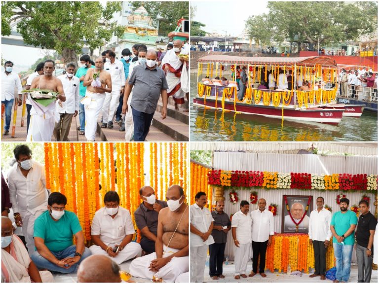 పుష్కరఘాట్‌లో రోశయ్య అస్తికల నిమజ్జనం