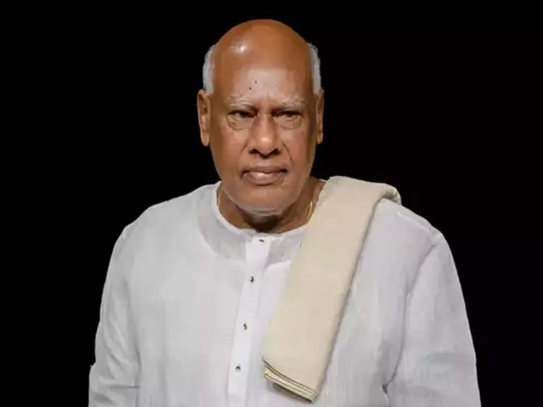 పూర్తైన రోశయ్య అంత్యక్రియలు…కడసారి కన్నీటి వీడ్కోలు