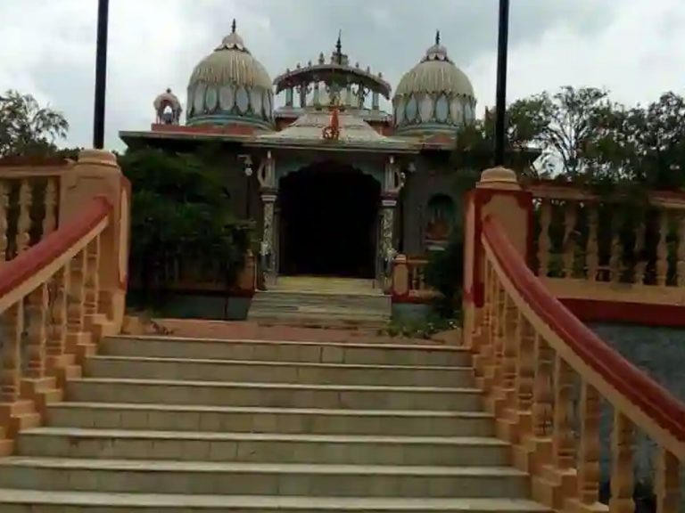 కీసర సాయిధామం ఆశ్రమం వద్ద టెన్షన్