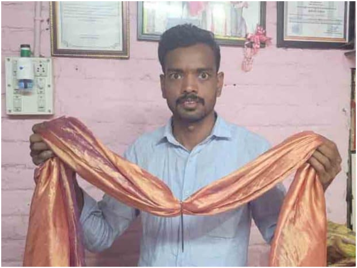 అగ్గిపెట్టెలో ఇమిడే వన్ గ్రామ్ గోల్డ్ జరీ చీర అతని స్పెషాలిటీ!