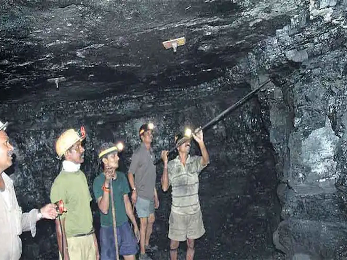 సింగరేణి కార్మికుల సమ్మె యథాతథం