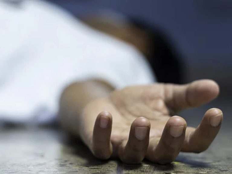 బీటెక్ విద్యార్థి ఆత్మహత్య.. గుట్టుచప్పుడు కాకుండా మృతదేహం ఆస్పత్రికి తరలింపు