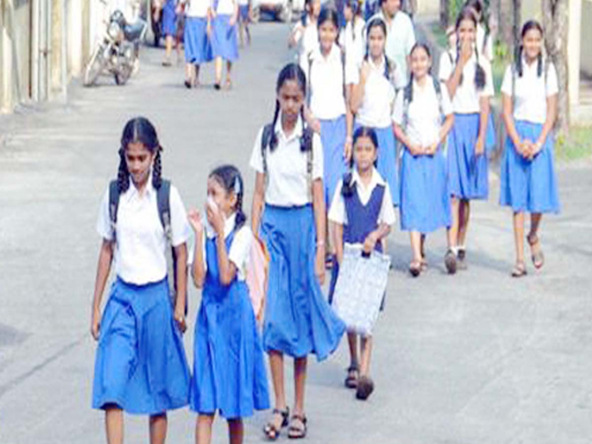 100లోపు విద్యార్థులున్న పాఠశాలల విలీనం వద్దు