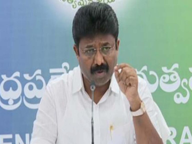 విద్యార్థులకు మెరుగైన వైద్యం అందించాలి: ఆదిమూలపు సురేష్‌