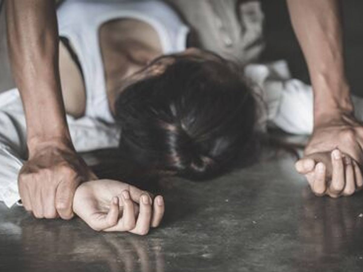 దారుణం: చెల్లిపై అన్న అత్యాచారం.. స్కూల్లో దింపుతానని చెప్పి