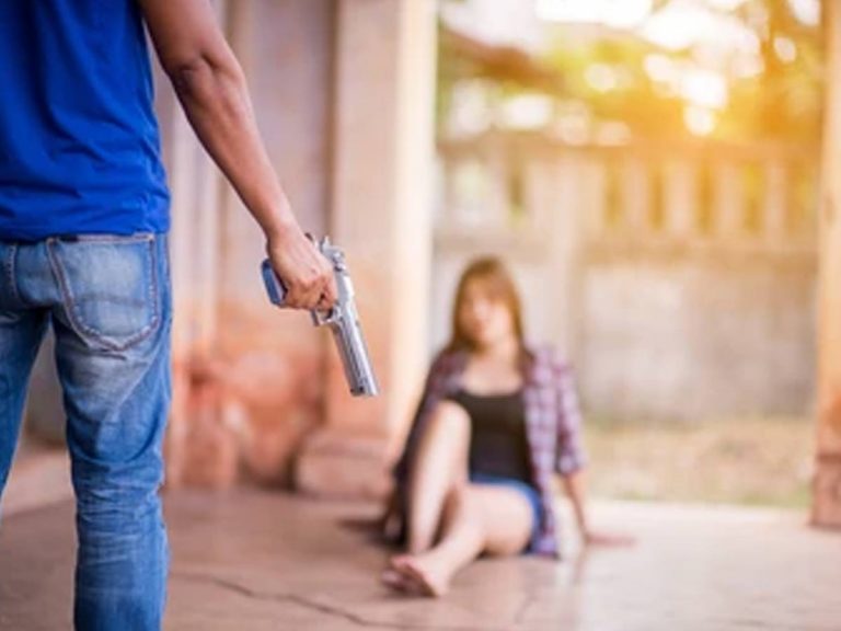 పెళ్లికి ఒప్పుకొని అక్క.. ఎవరు లేని సమయంలో ఆ పని చేసిన తమ్ముడు