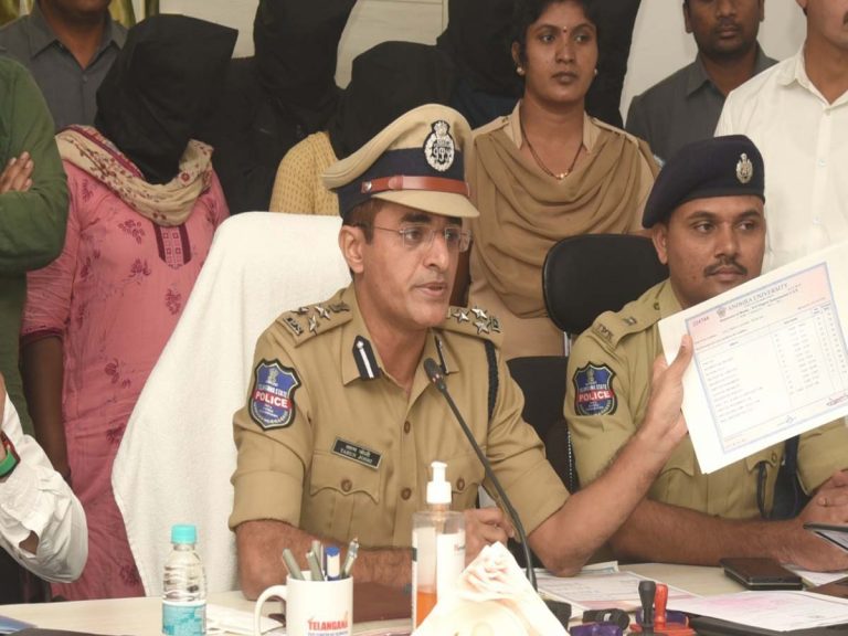 నకిలీ సర్టిఫికెట్ల ముఠా గుట్టు రట్టు