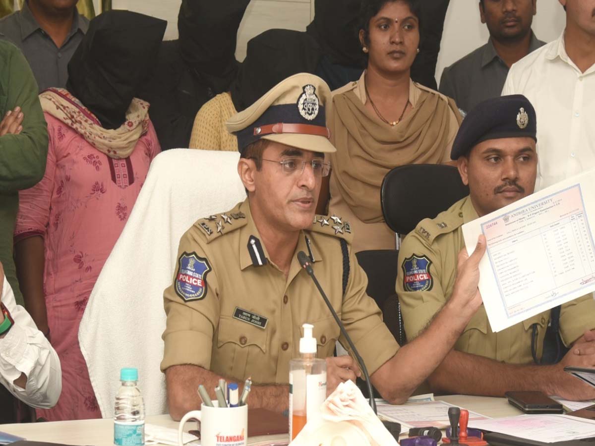 నకిలీ సర్టిఫికెట్ల ముఠా గుట్టు రట్టు