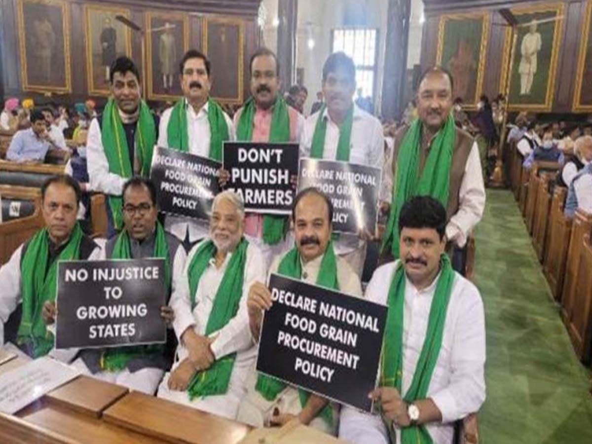 లోక్‌సభ నుంచి టీఆర్‌ఎస్‌ వాకౌట్‌