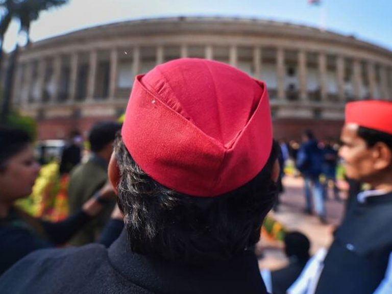 యూపీలో టోపీ పాలిటిక్స్‌…