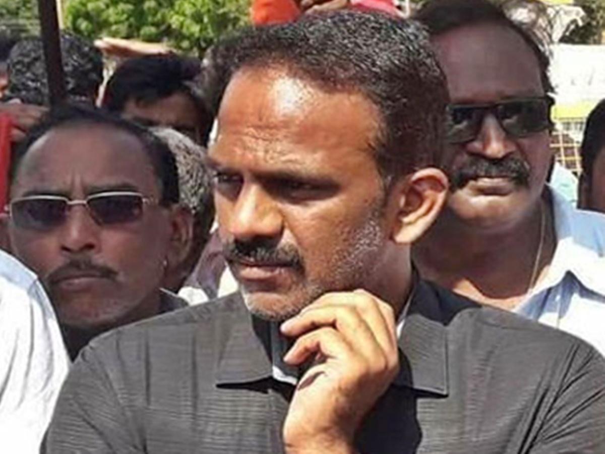 వంగవీటి రాధా ఆఫీస్ వద్ద స్కూటర్ కలకలం