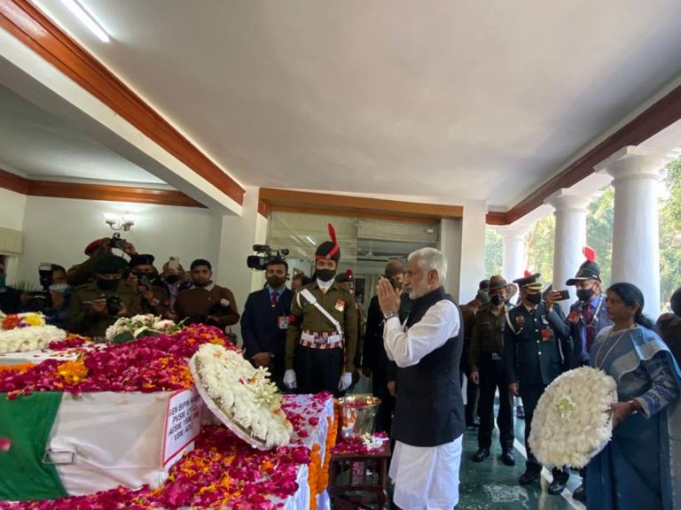 బిపిన్ రావత్ కు నివాళులర్పించిన వైసీపీ ఎంపీ…