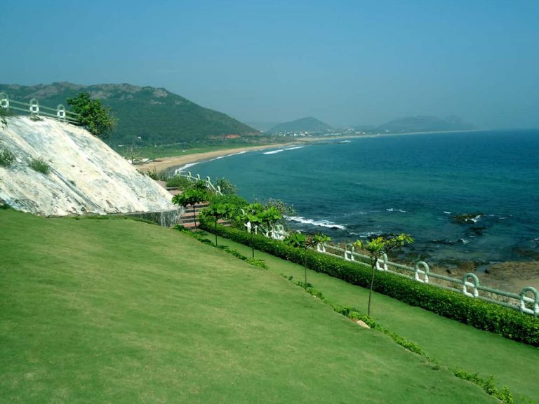 విశాఖలో తెరుచుకున్న పర్యాటక కేంద్రాలు..