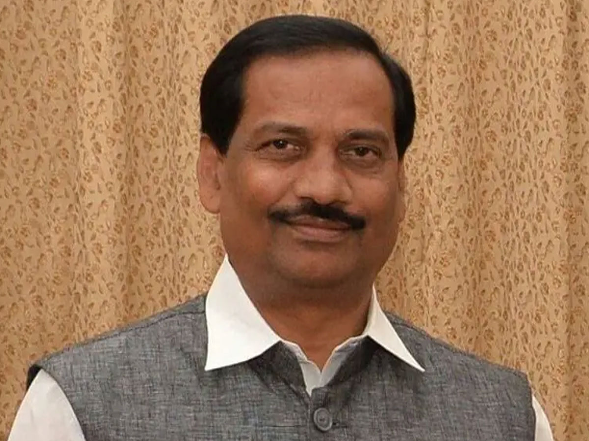 టీఆర్‌ఎస్‌ ప్రభుత్వం చెప్తున్న మాట అబద్ధం : బీజేపీ నేత