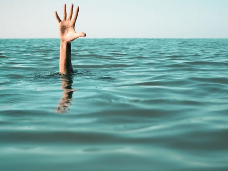 వాగులో పడ్డ ఆటో… 15 మంది గల్లంతు?