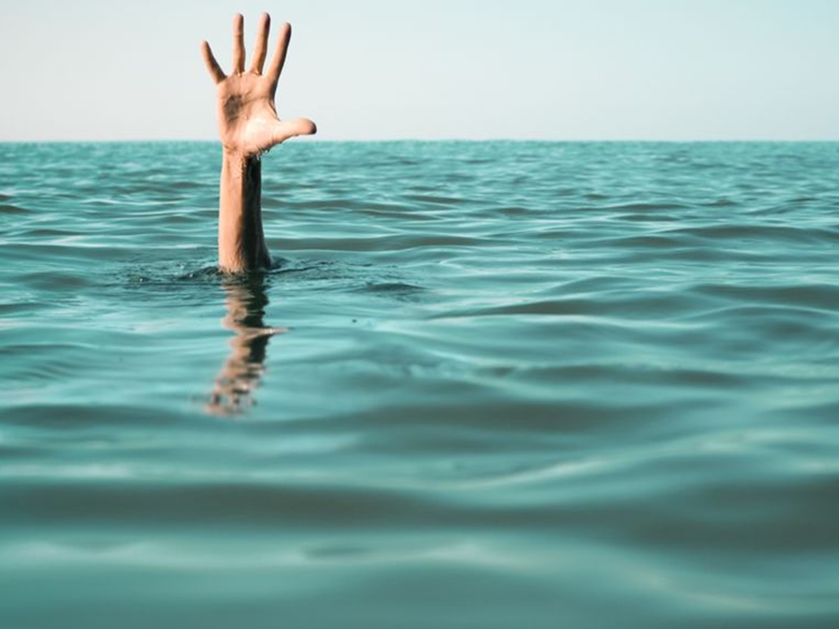 వాగులో పడ్డ ఆటో… 15 మంది గల్లంతు?