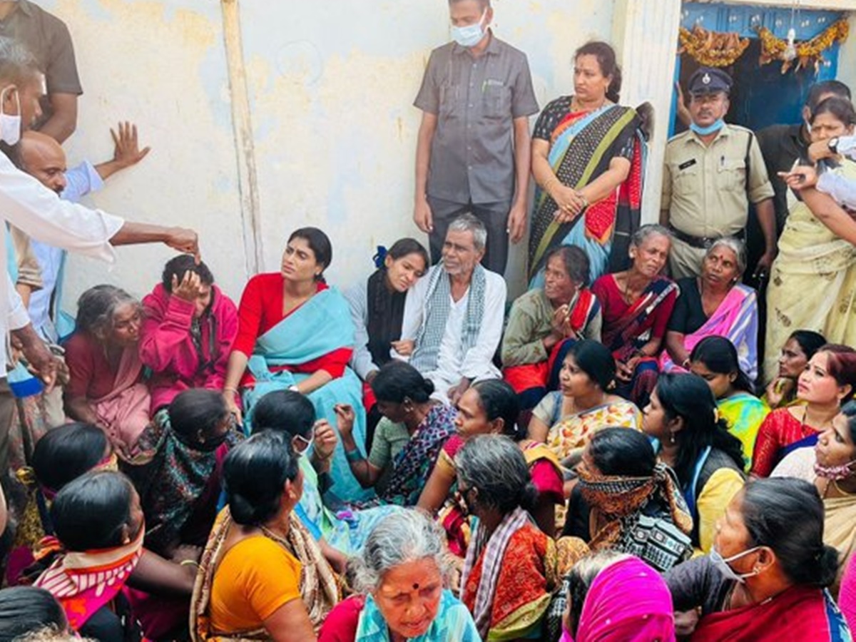 వైఎస్ షర్మిల నిరాహార దీక్షను భగ్నం చేసిన పోలీసులు