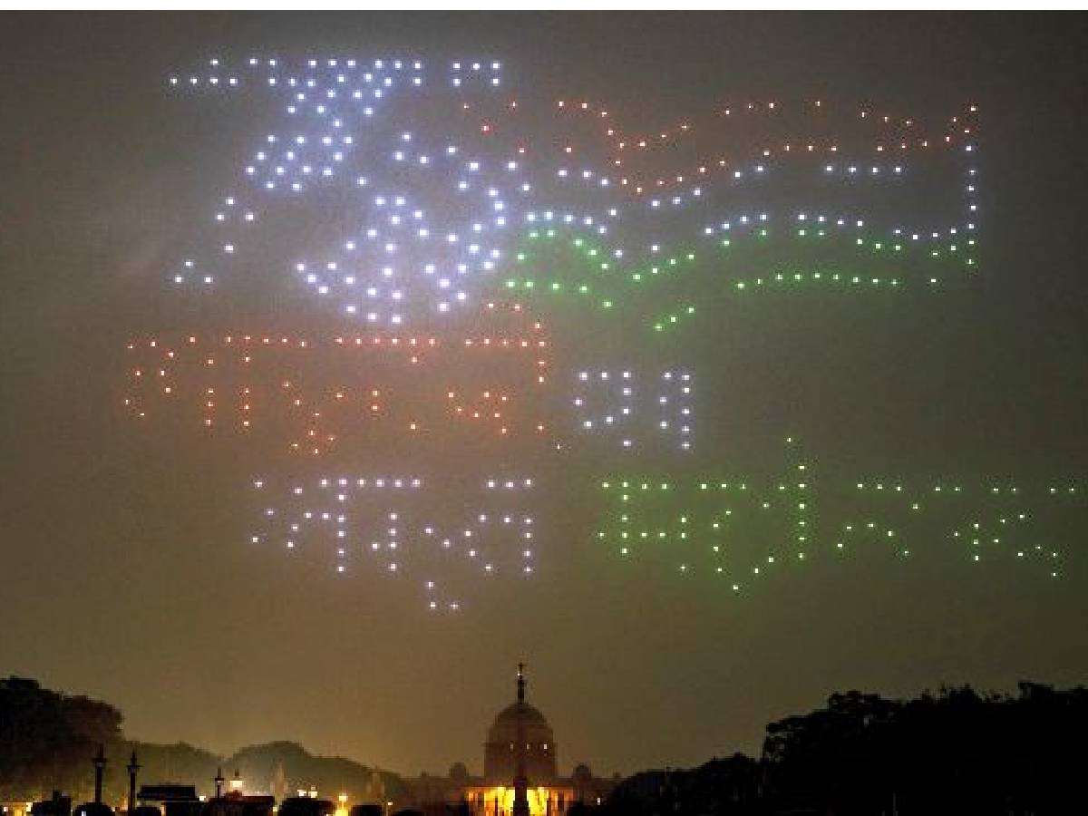 ఆక‌ట్టుకుంటున్న బీటింగ్ రీట్రీట్ రిహార్సిల్స్‌… ఒకేసారి వెయ్యి డ్రోన్ల‌తో…