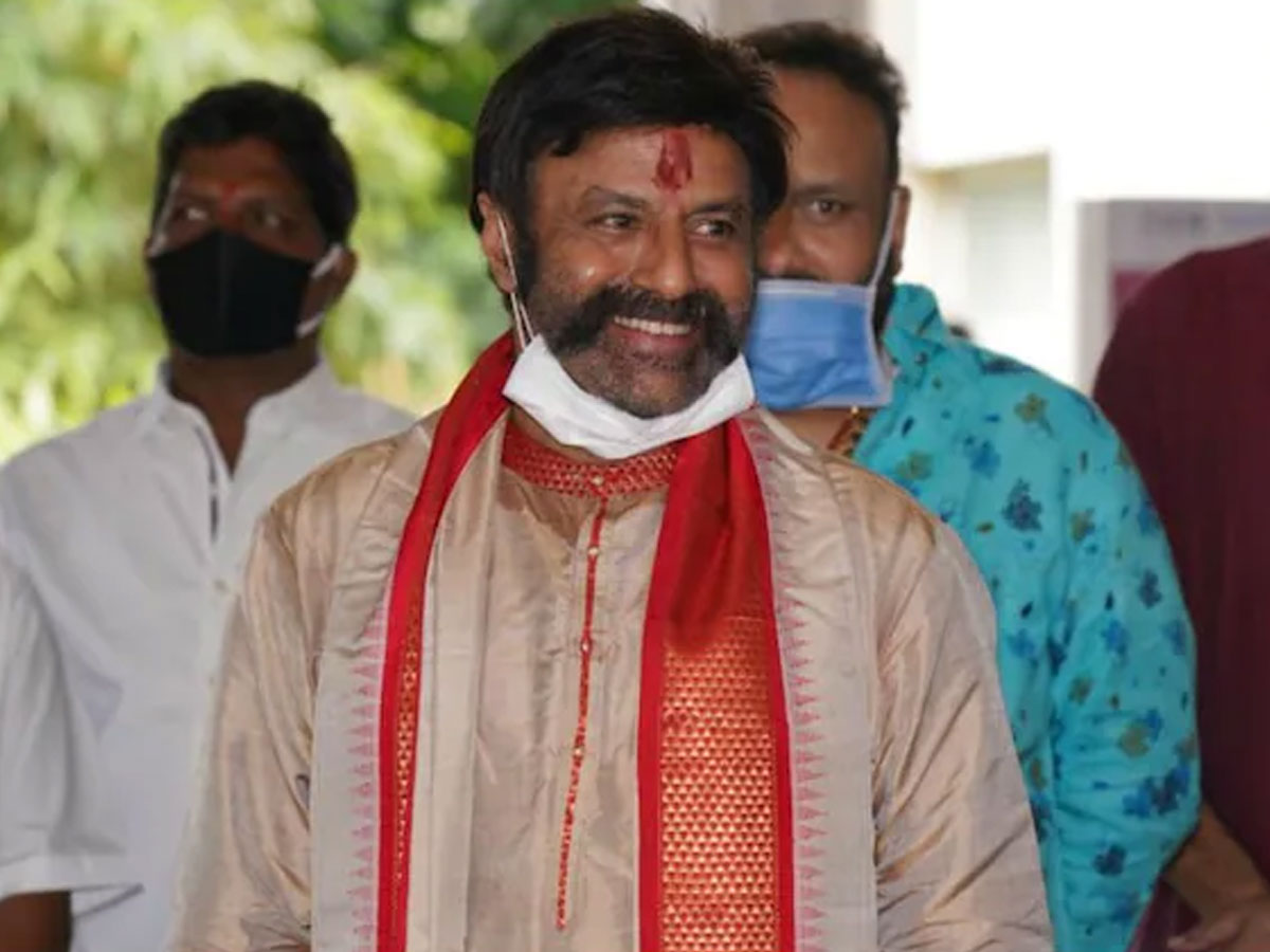 బాధ్యతతో మెలగండి.. ఈ ఏడాదిలోనైనా కరోనా నుంచి విముక్తి..!