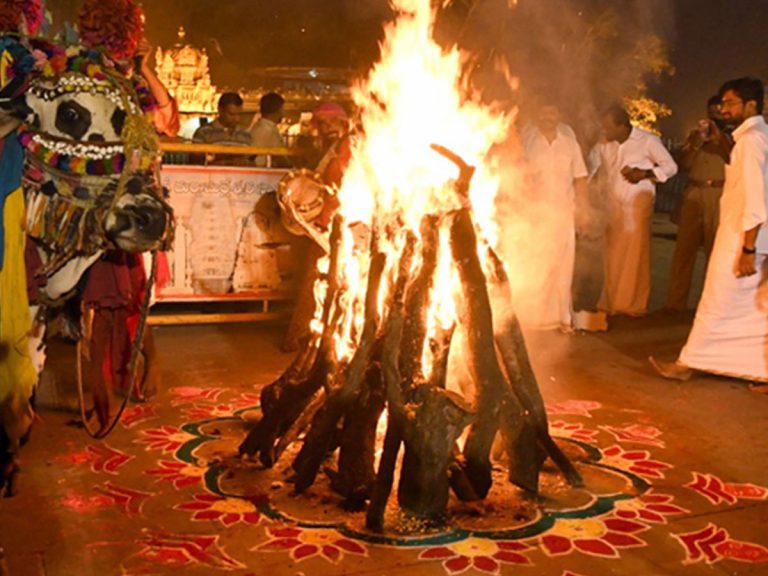 భోగి శుభాకాంక్షలు తెలిపిన రాజకీయ ప్రముఖులు..