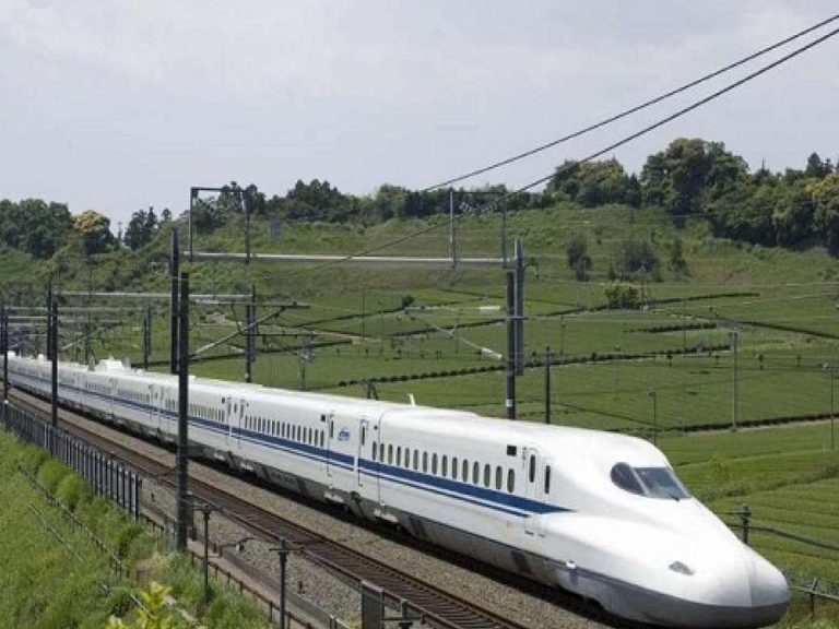 రైల్వేశాఖ కీల‌క నిర్ణ‌యం:  బెంగ‌ళూర్‌-హైద‌రాబాద్ మ‌ధ్య బుల్లెట్ ట్రైన్‌…