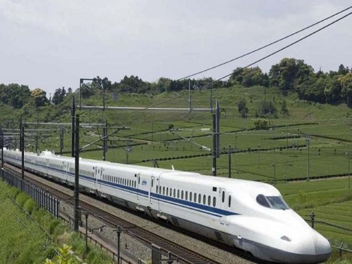 Bullet Train: అనేక దేశాల్లో బుల్లెట్ ట్రైన్స్ నడుస్తున్నాయి.. కానీ ఎందుకు పట్టాలు తప్పడం లేదు?