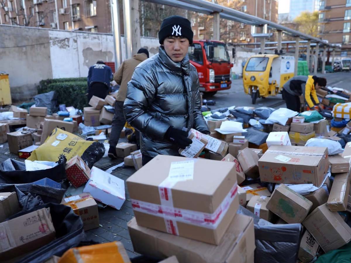 పార్శిల్ ద్వారా బీజింగ్‌కు ఒమిక్రాన్‌…