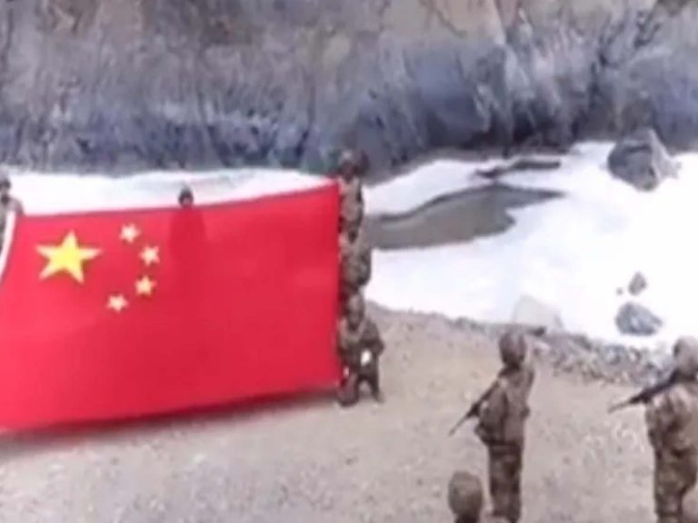 గాల్వన్ లోయ‌లో మ‌ళ్లీ అల‌జ‌డి… డ్రాగ‌న్ జెండాను ఎగ‌రేసిన పీఎల్ఏ…