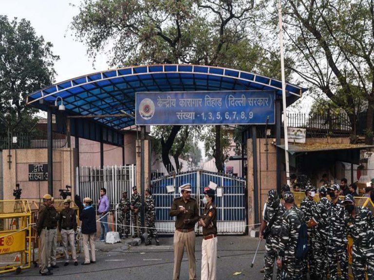 క‌రోనా క‌ల‌క‌లం: మొన్న పార్ల‌మెంట్‌, నిన్న సుప్రీంకోర్ట్‌… నేడు తీహార్ జైల్‌…