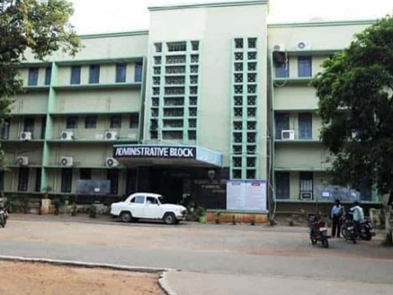 క‌ర్నూలు మెడిక‌ల్ కాలేజీలో క‌రోనా క‌ల‌క‌లం…