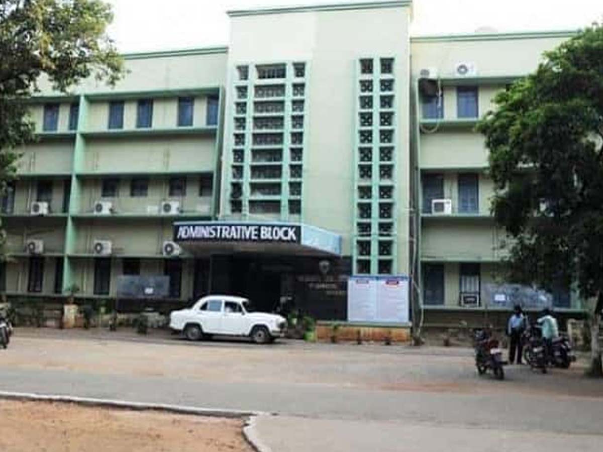 క‌ర్నూలు మెడిక‌ల్ కాలేజీలో క‌రోనా క‌ల‌క‌లం…