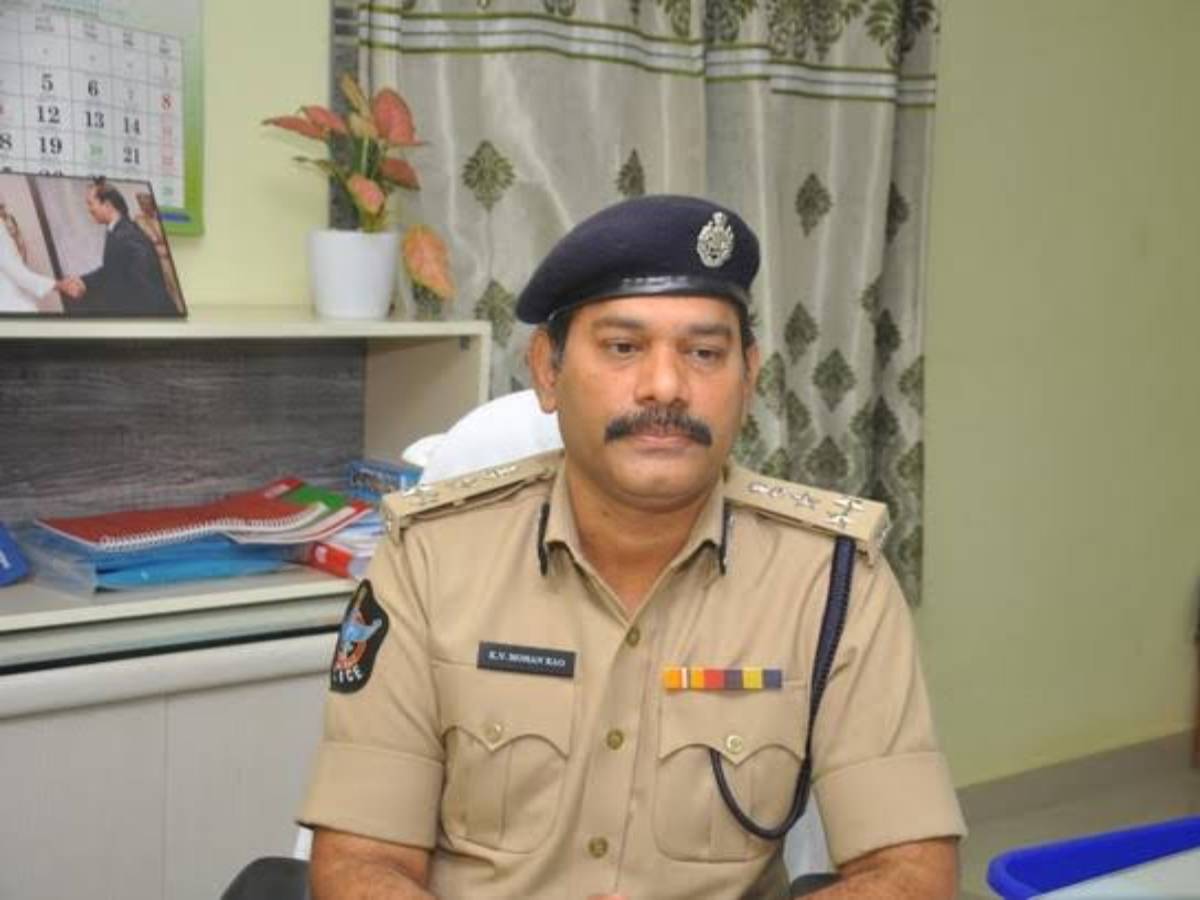 నాయకులు, కార్యకర్తలు సమన్వయంతో వ్యవహరించాలి : ఏలూరు రేంజ్ డీఐజీ